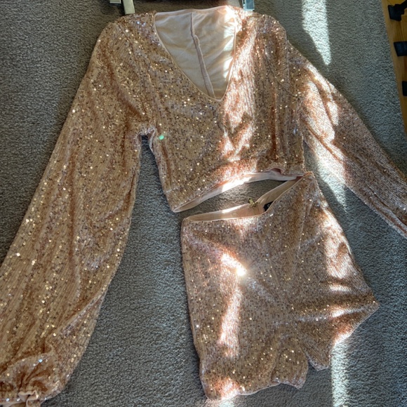 Two piece sequinned top & high rise shorts - Picture 2 of 2